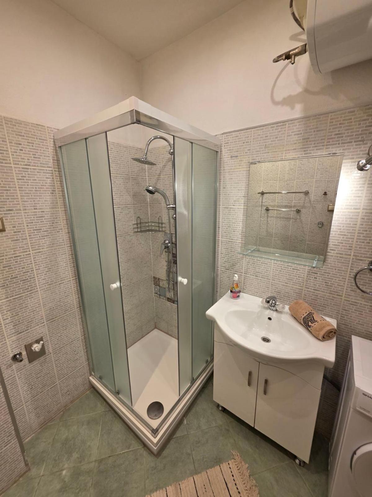 Ekszerdoboz A Varos Koezepen Apartment *
